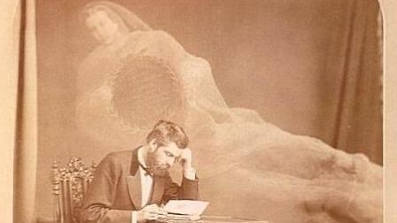 Cosa ho imparato sulla morte e sul senso della fine dai gruppi Facebook di fotoritocco